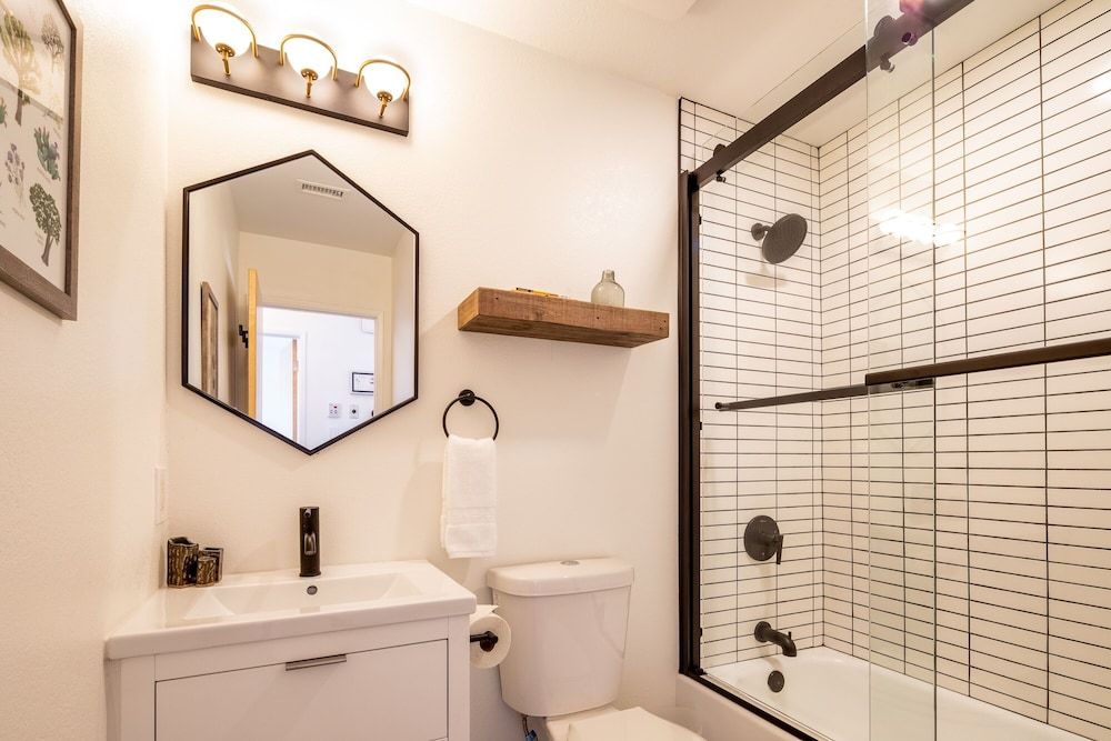 The Rockhopper - Hot Tub, Fire Pit & Walk To Downtown Jt! 4 Bedroom Home by RedAwning House, 4 Bedrooms 19