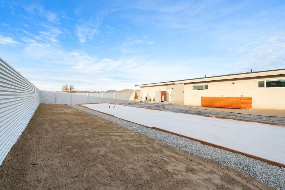 Sun Oro Joshua Tree - Hot Tub, Bbq, Fire Pit & Gameroom 2 Bedroom Home by RedAwning House, 2 Bedrooms 29
