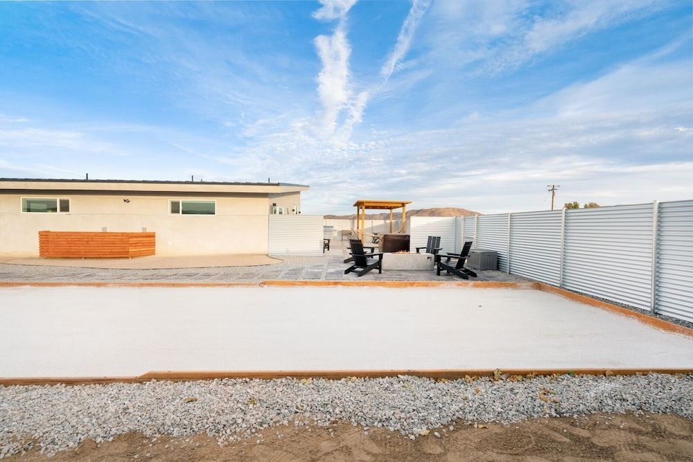 Sun Oro Joshua Tree - Hot Tub, Bbq, Fire Pit & Gameroom 2 Bedroom Home by RedAwning House, 2 Bedrooms 26