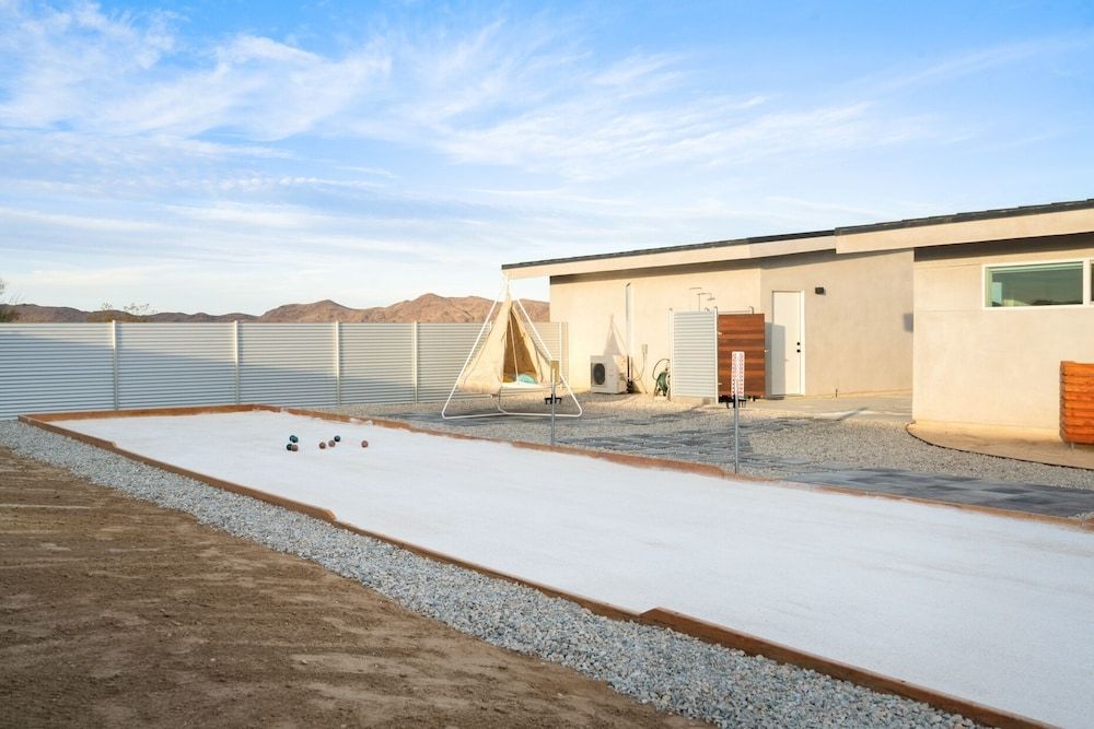 Sun Oro Joshua Tree - Hot Tub, Bbq, Fire Pit & Gameroom 2 Bedroom Home by RedAwning House, 2 Bedrooms 28