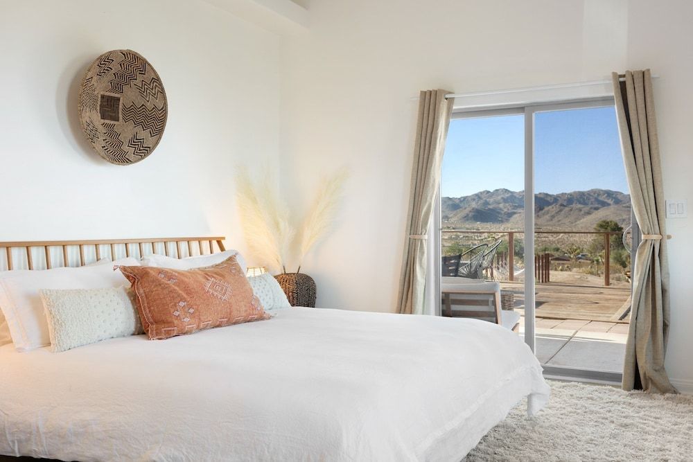 Rancho Nopales Jt - Pool, Hot Tub, Hammocks, Fast Wifi + Views! 4 Bedroom Home by RedAwning House, 4 Bedrooms 4