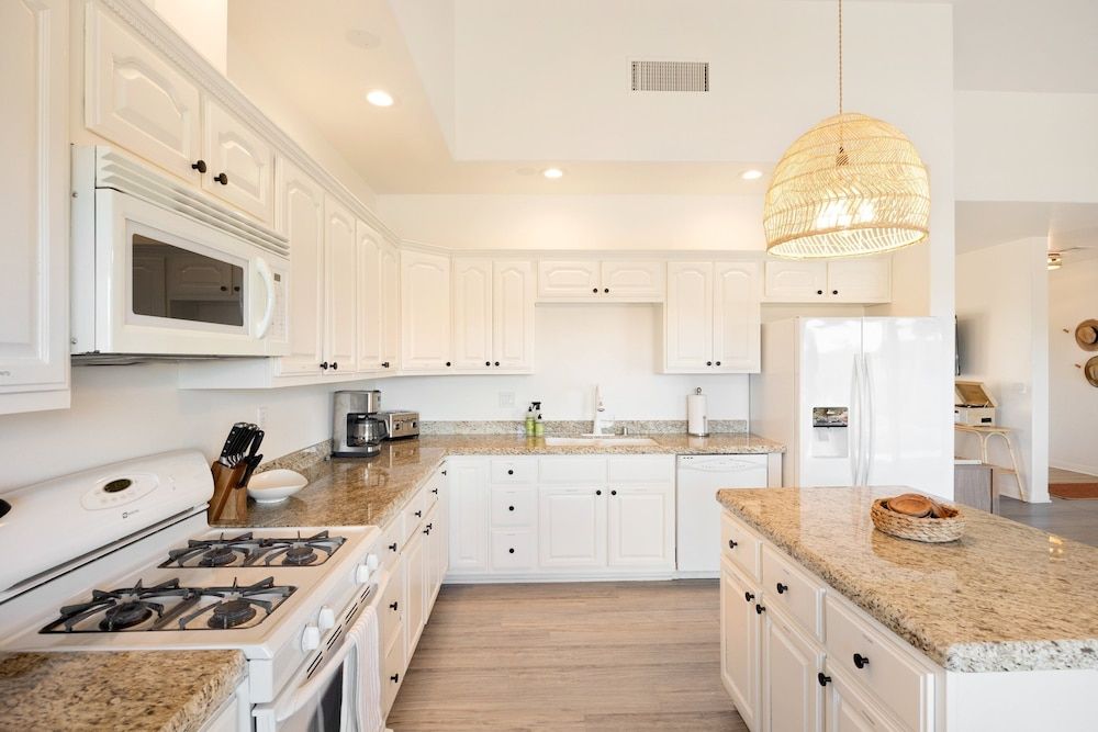 Rancho Nopales Jt - Pool, Hot Tub, Hammocks, Fast Wifi + Views! 4 Bedroom Home by RedAwning House, 4 Bedrooms 18