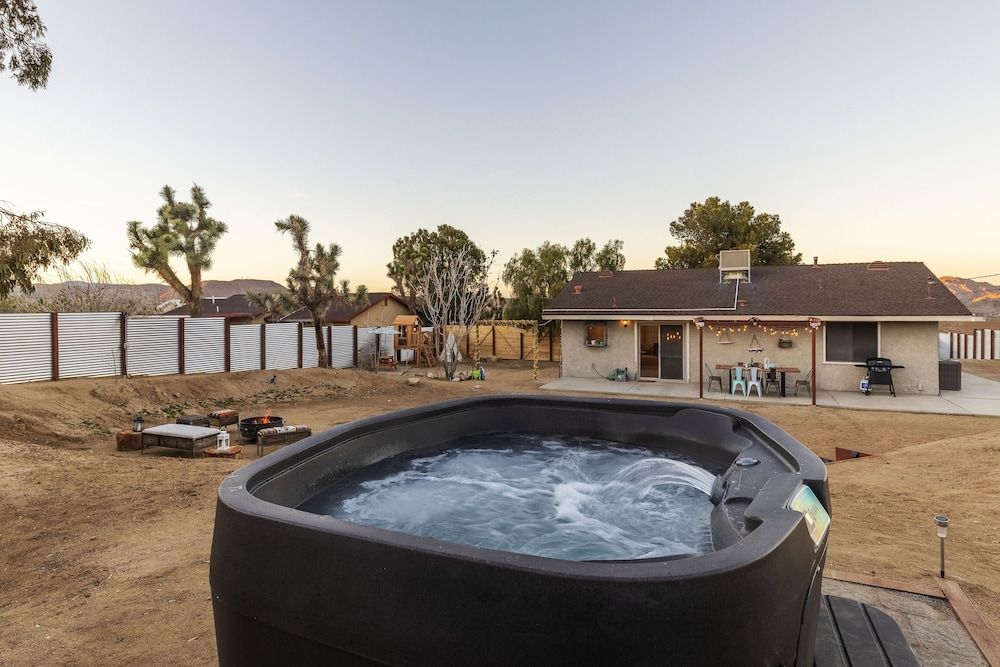 Cosmic Rabbit - Family Fun With Hot Tub!! 3 Bedroom Home by RedAwning House, 3 Bedrooms 23