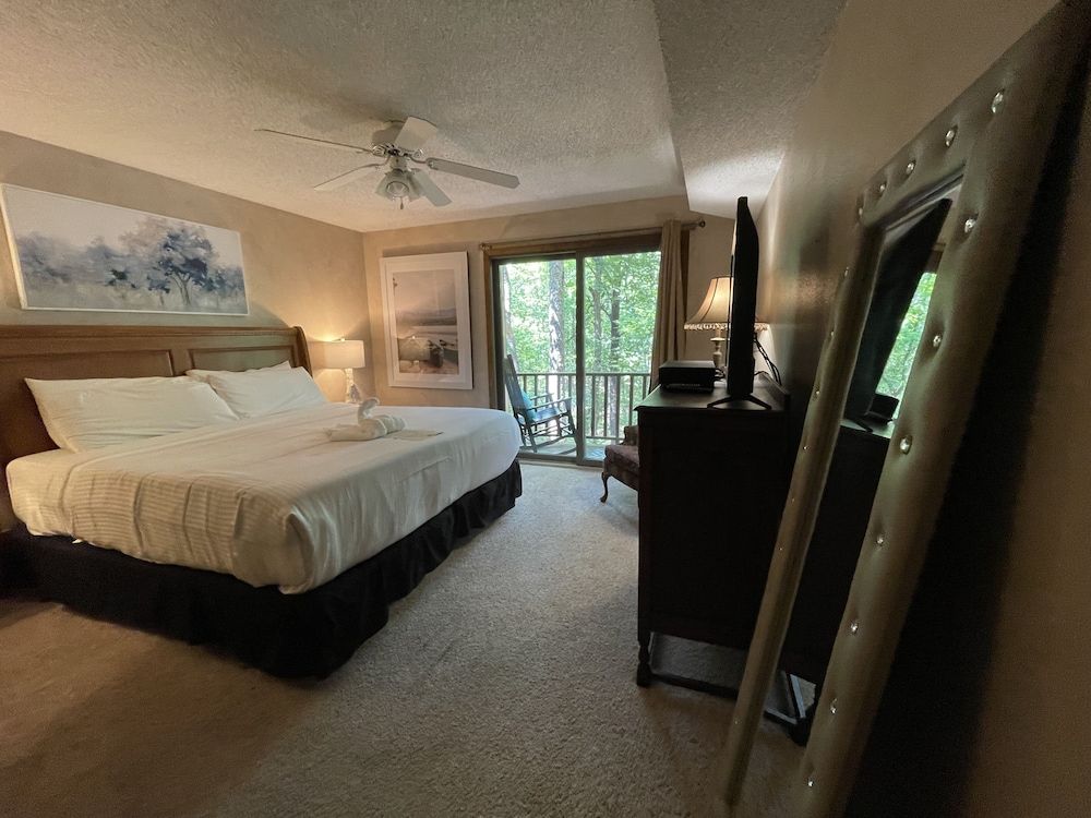 Condo, 2 Bedrooms
