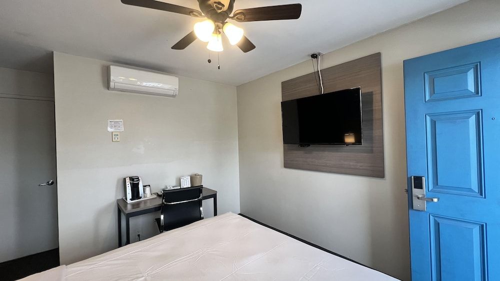 Standard Single Room, 1 Queen Bed