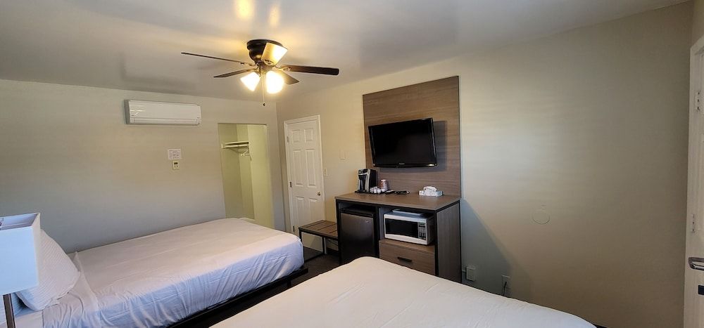 Pismo Beachwalker Inn & Suites Standard Double Room 12