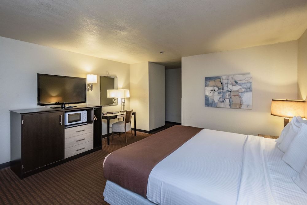 Standard Room, 1 Queen Bed, Accessible