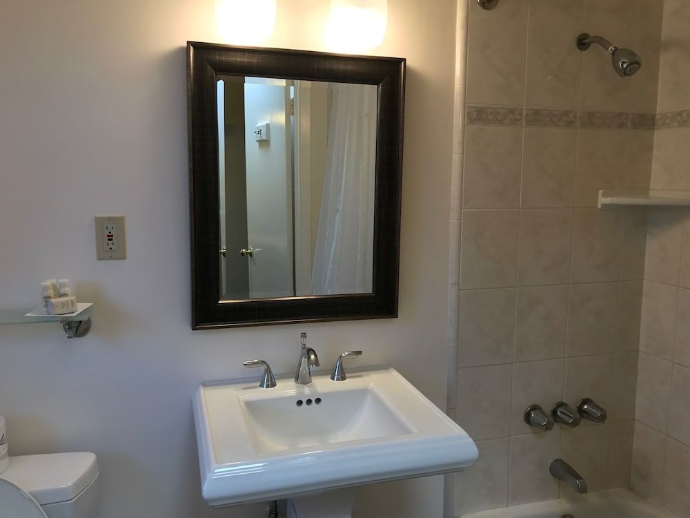 Golden Haven Hot Springs Superior Room, 1 King Bed 3