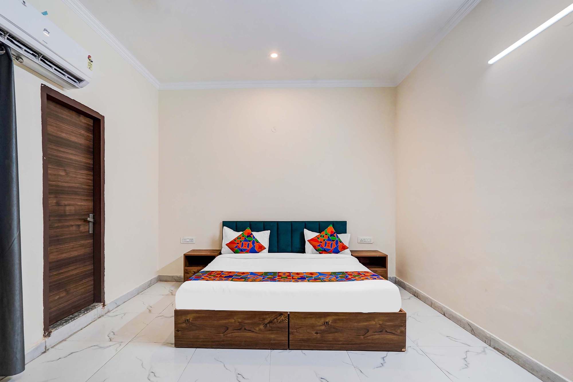 FabHotel The Glampoint Deluxe Room 2