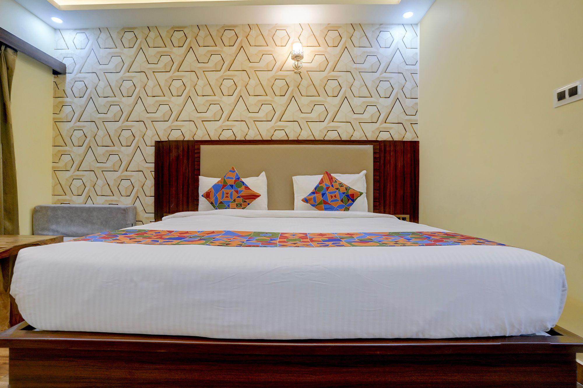 FabHotel Prime SN Blue Deluxe Room 4