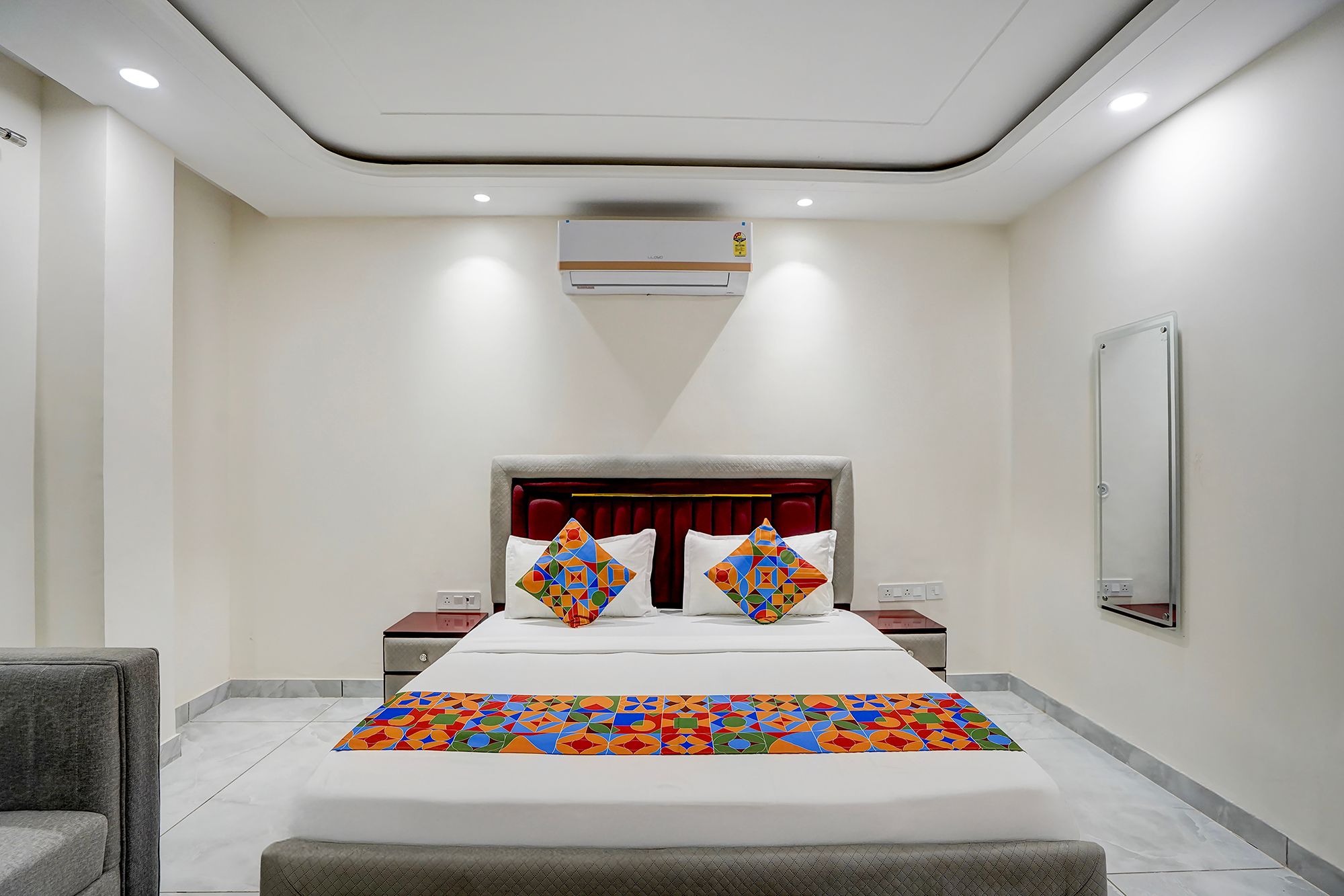 FabHotel The Royal Kishan Complex Deluxe Room 3