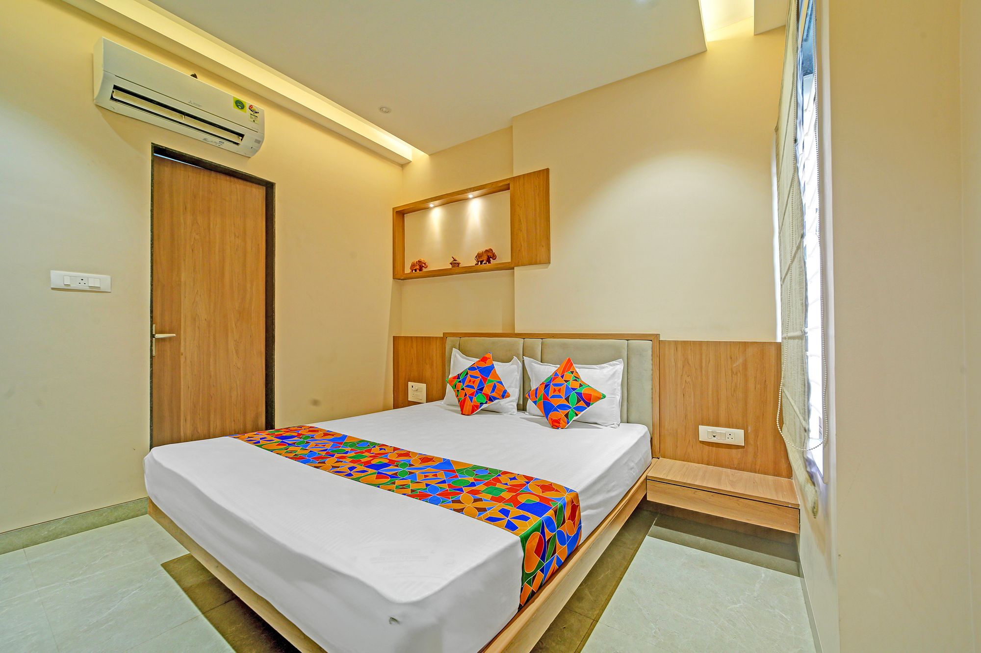 FabHotel Shri Shreeyam Stay Deluxe Room 4