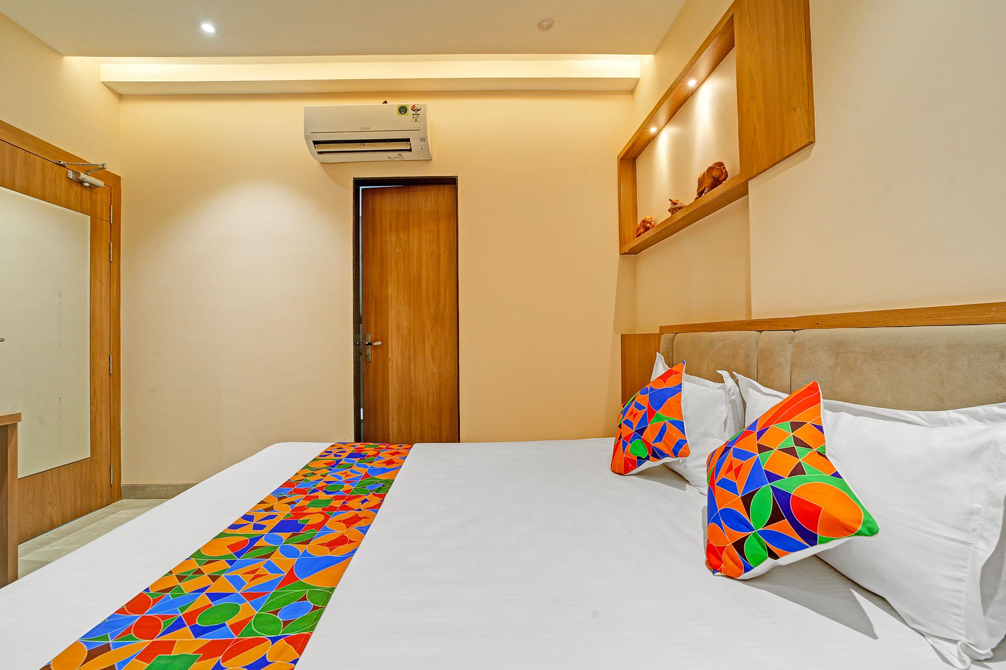 FabHotel Shri Shreeyam Stay Deluxe Room 2