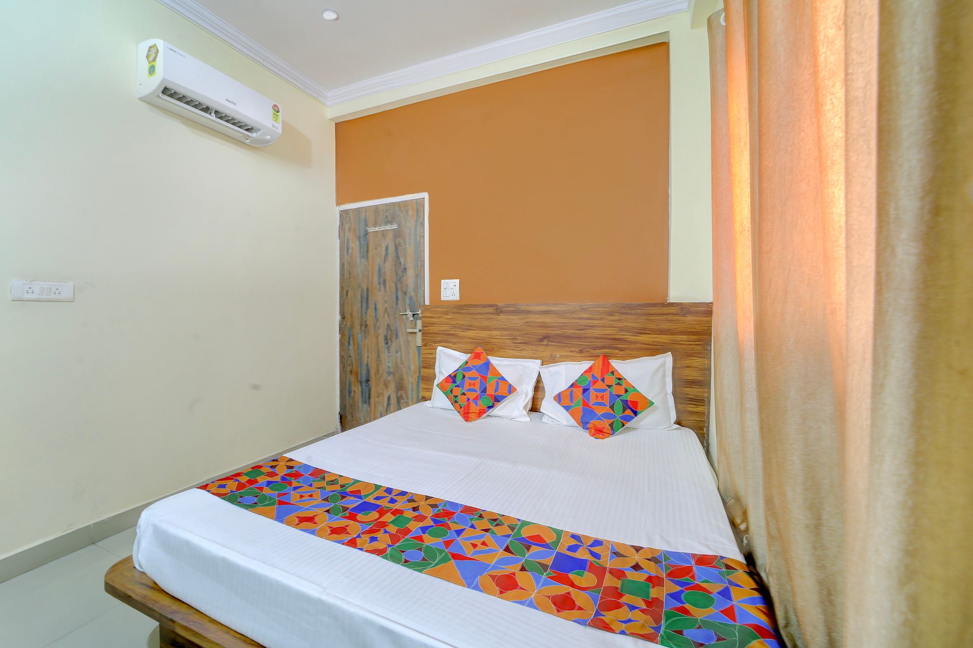 FabHotel Yash Stay Inn Deluxe Room 2