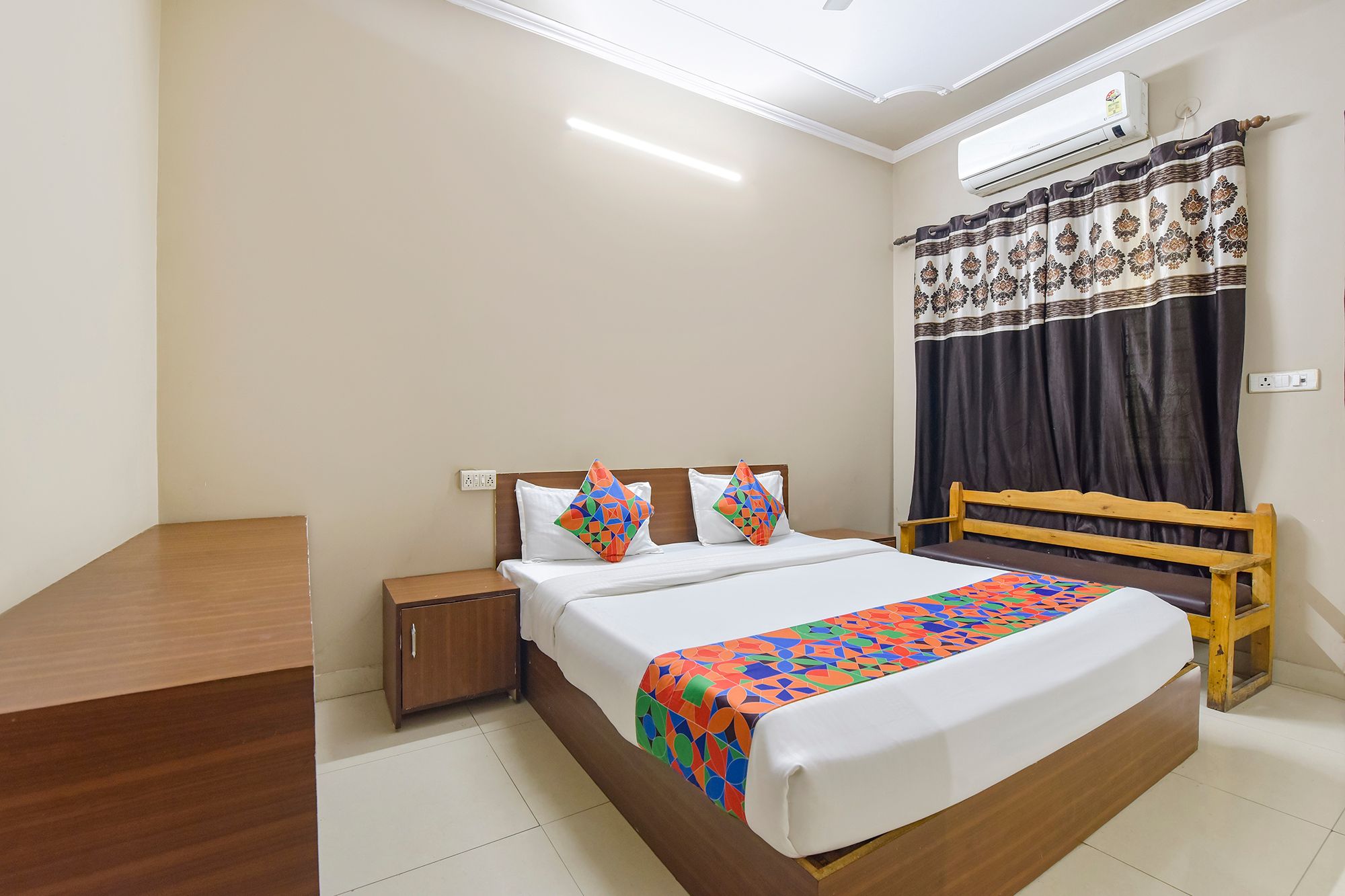 FabHotel S 14 Deluxe Room 4