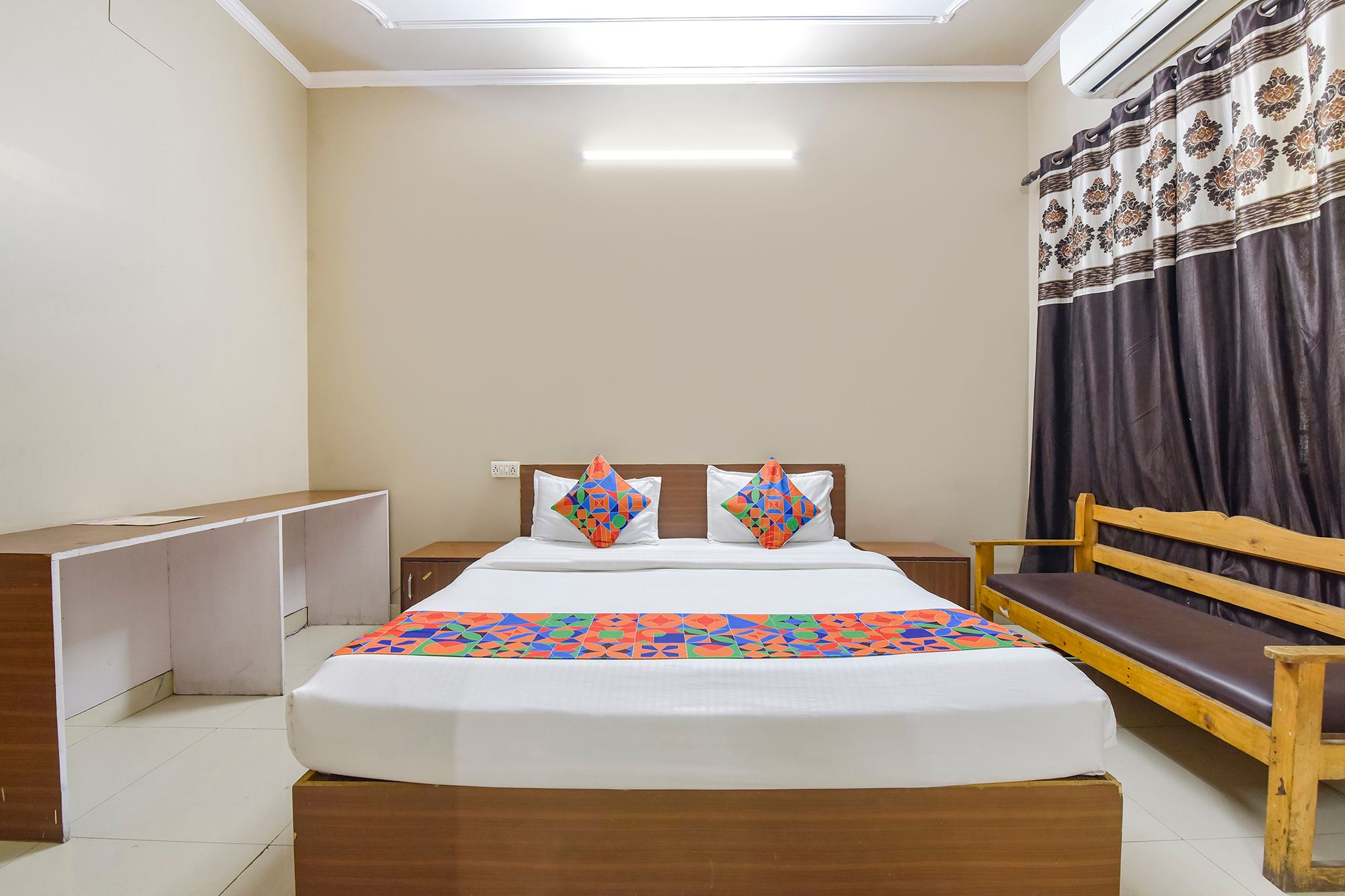 FabHotel S 14 Deluxe Room 2