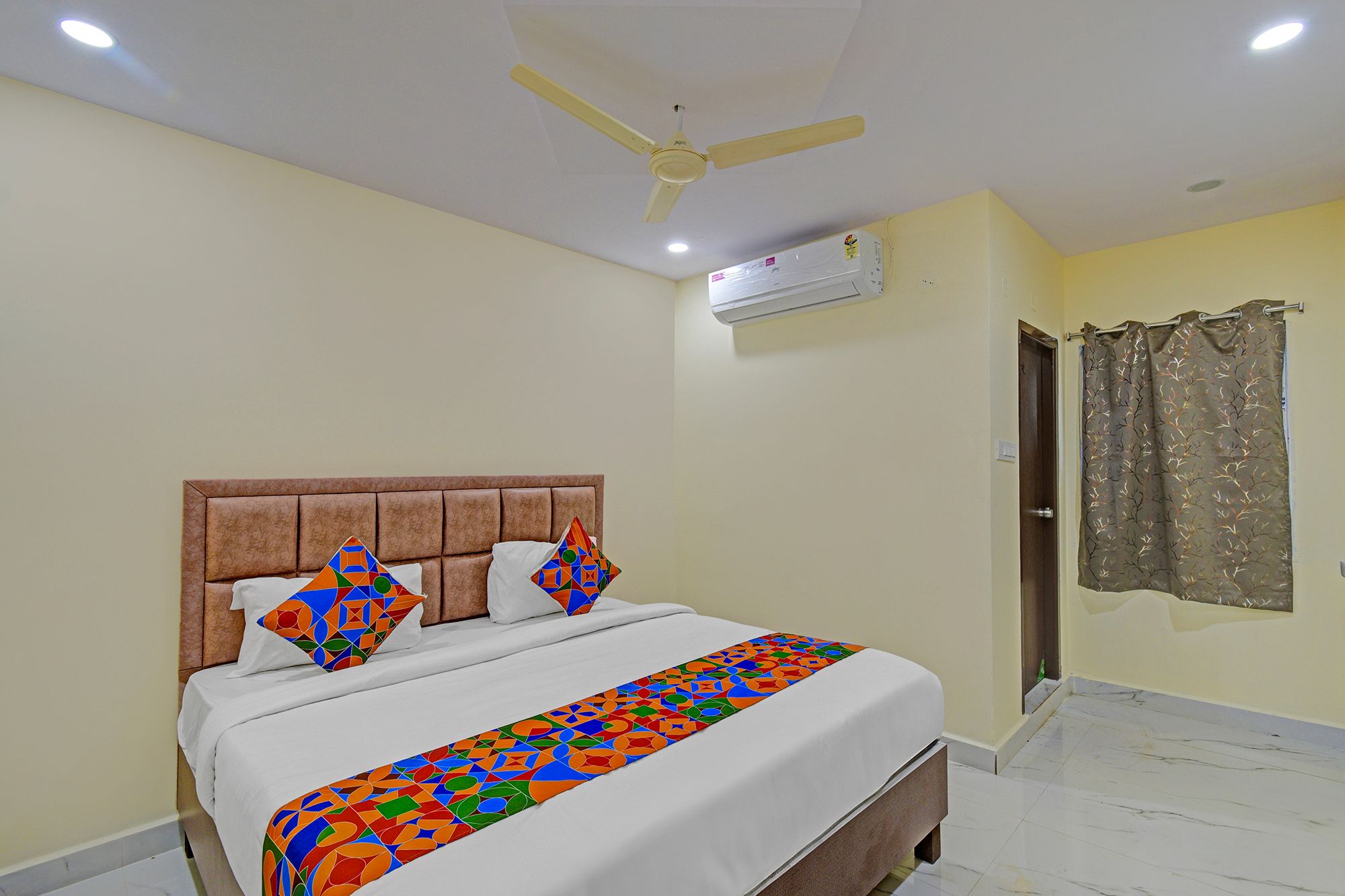 FabHotel Srikara Grand Luxury Rooms Deluxe Room 3