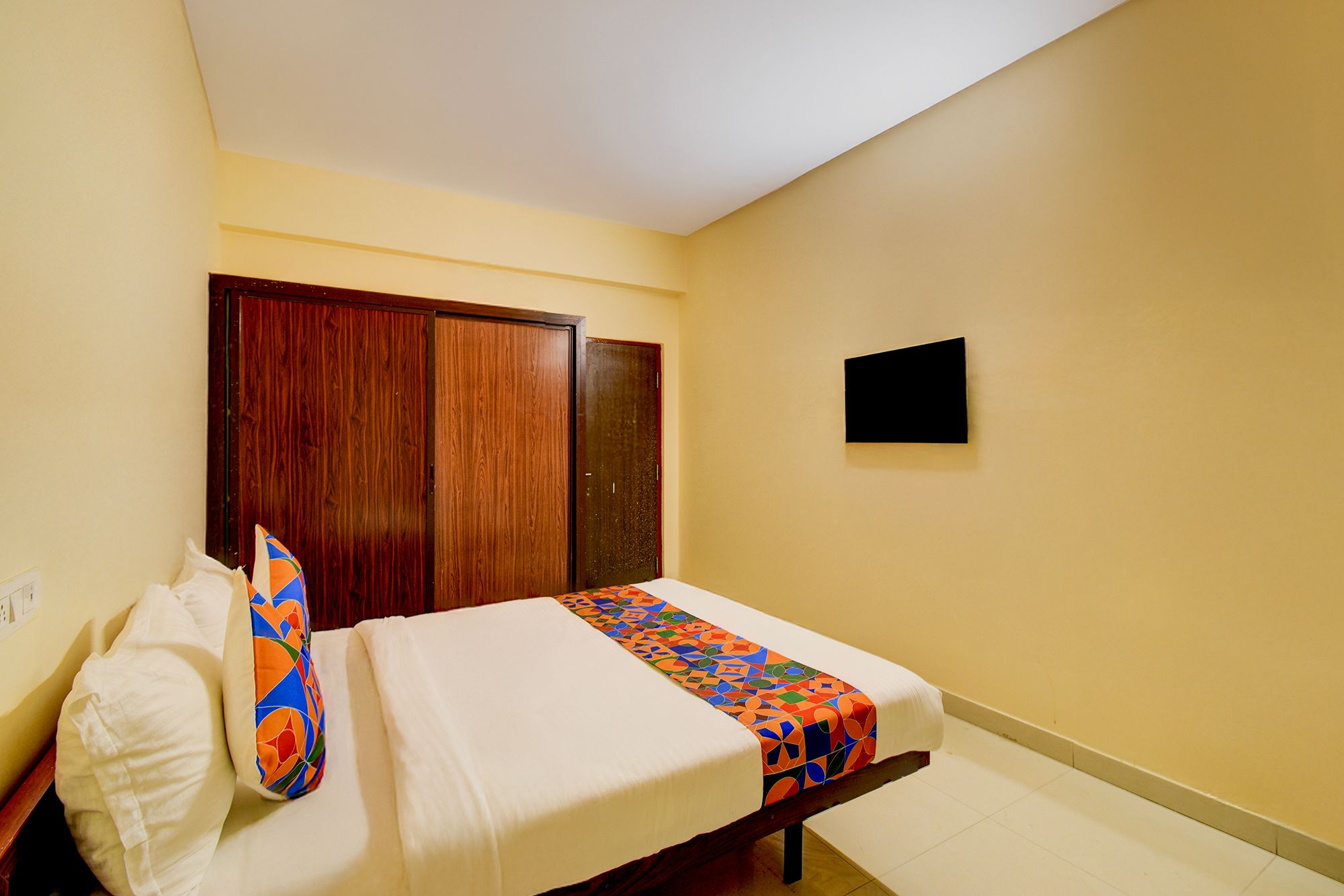 FabHotel Victoria Grand Deluxe Room 2