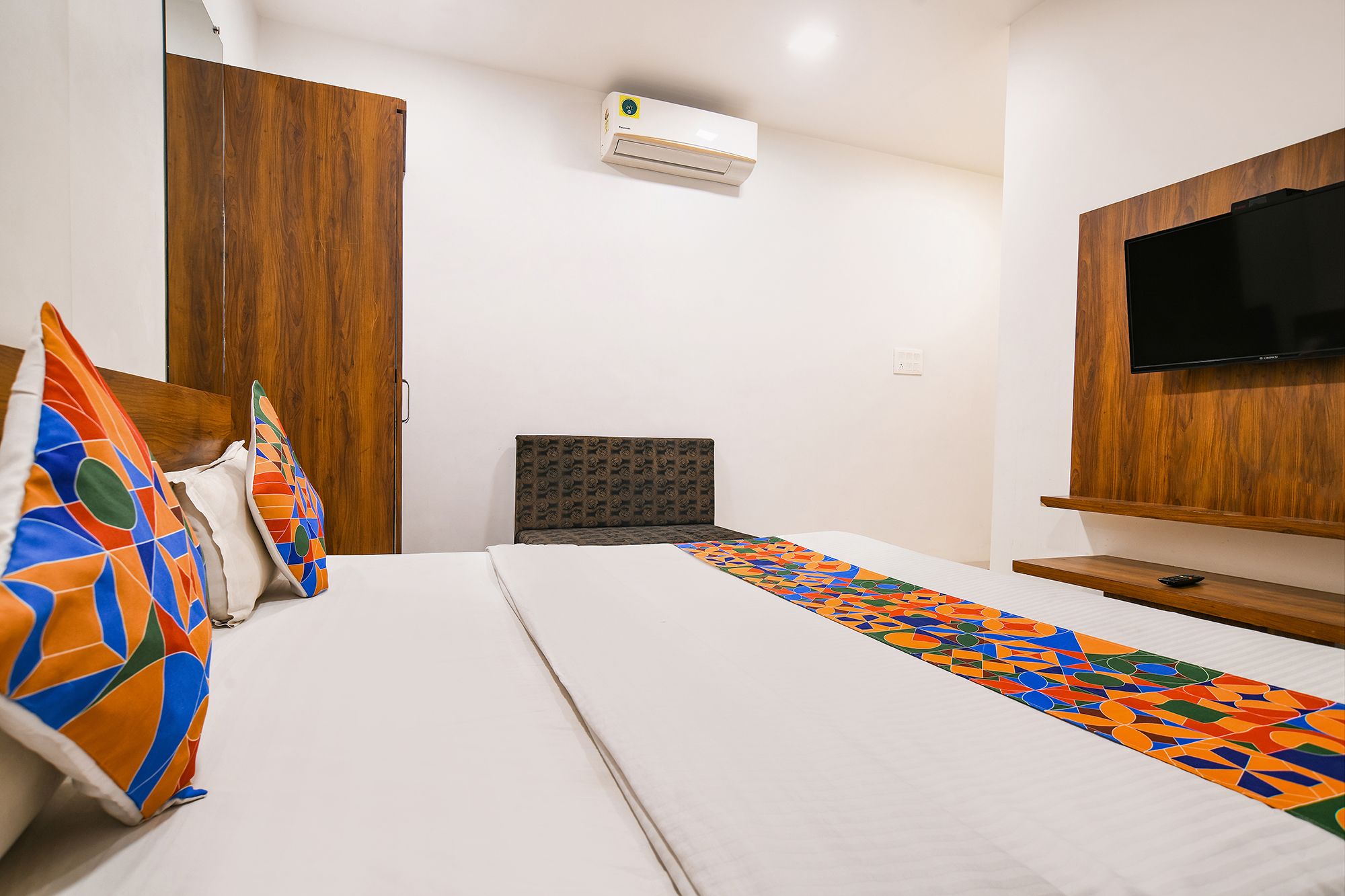 FabHotel Apple Deluxe Room 3