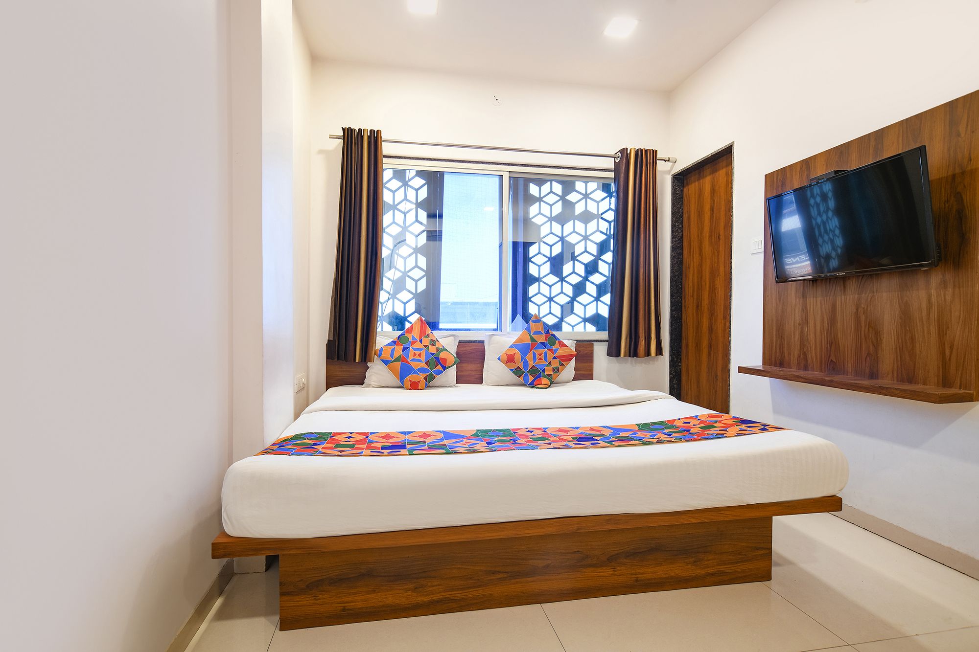 FabHotel Apple Deluxe Room 2