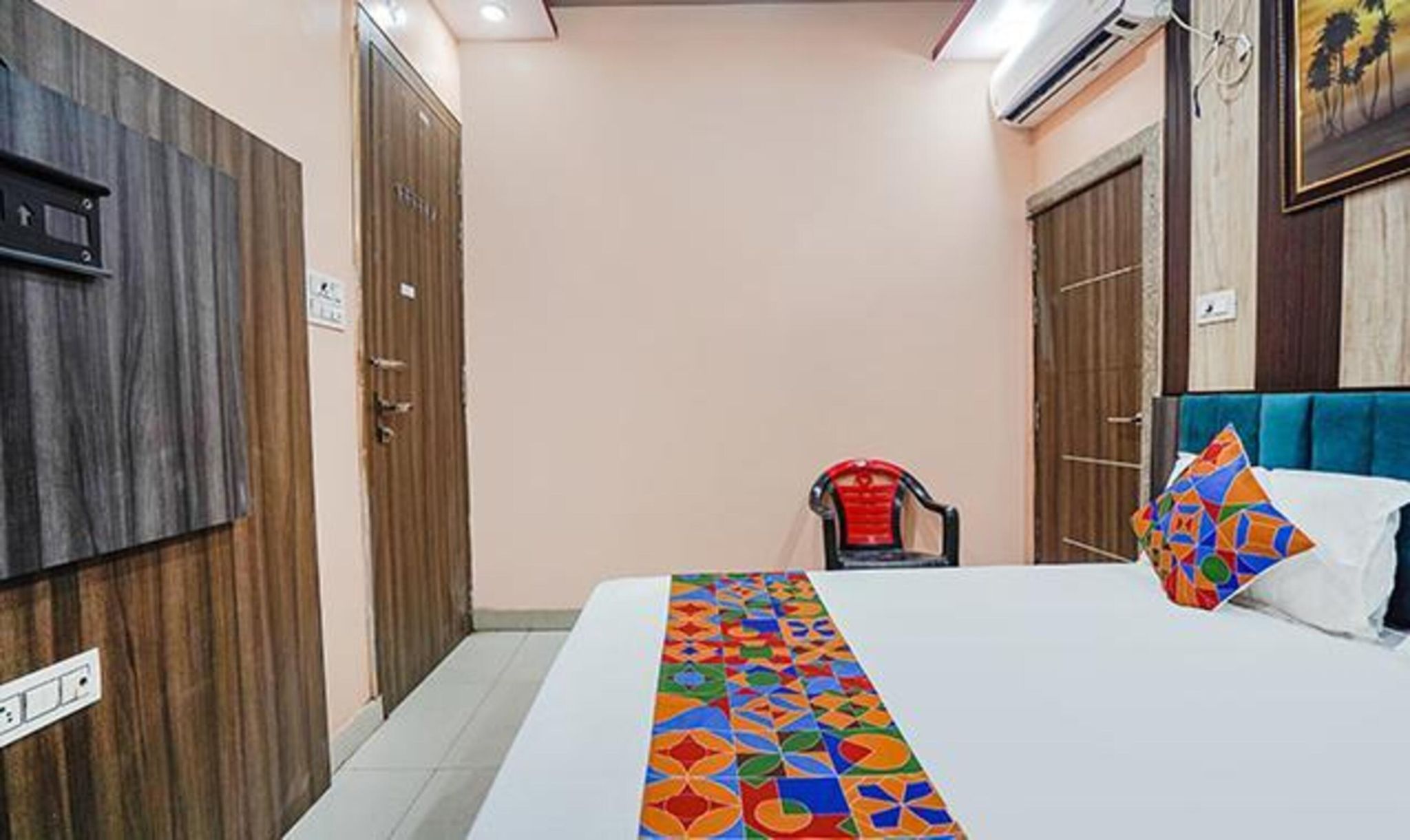 Via Rameshwar Inn Deluxe Room 2