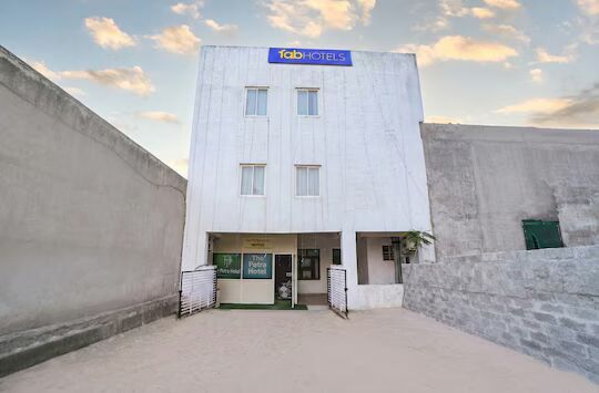FabHotel The Petra
