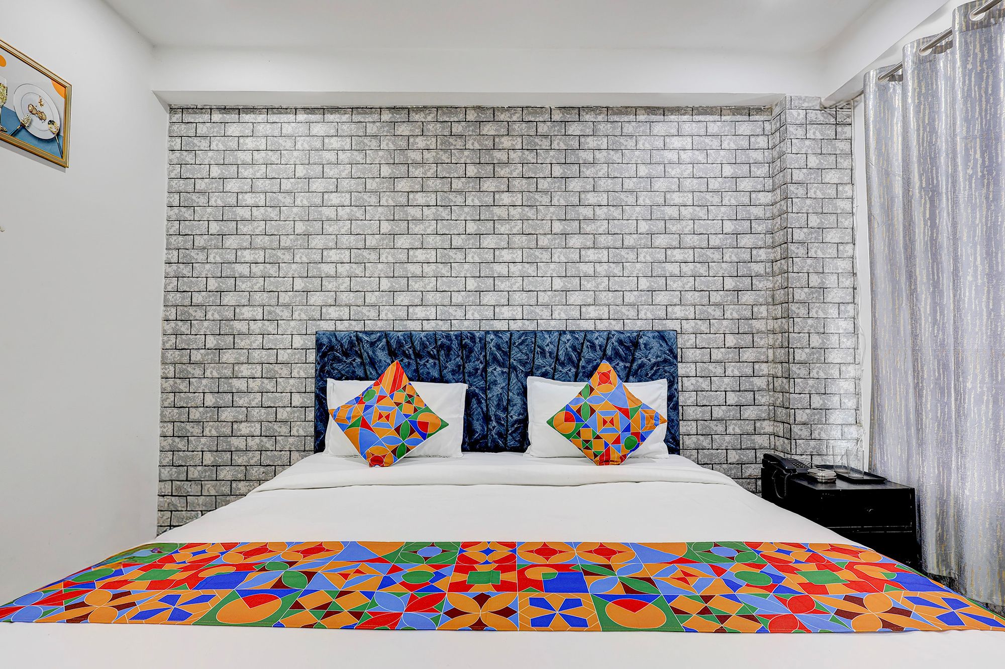 FabHotel 18 Deluxe Room 2