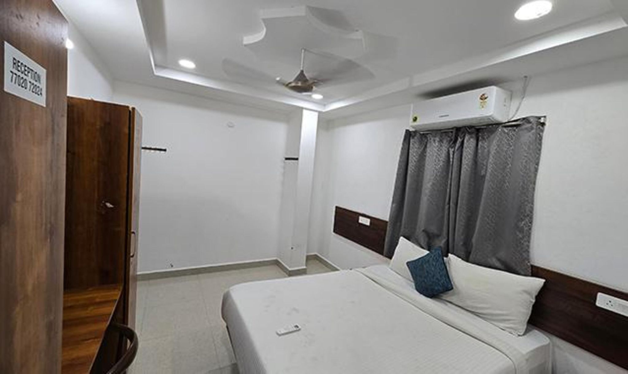 FabHotel Sri Jahnavi Deluxe Room 5