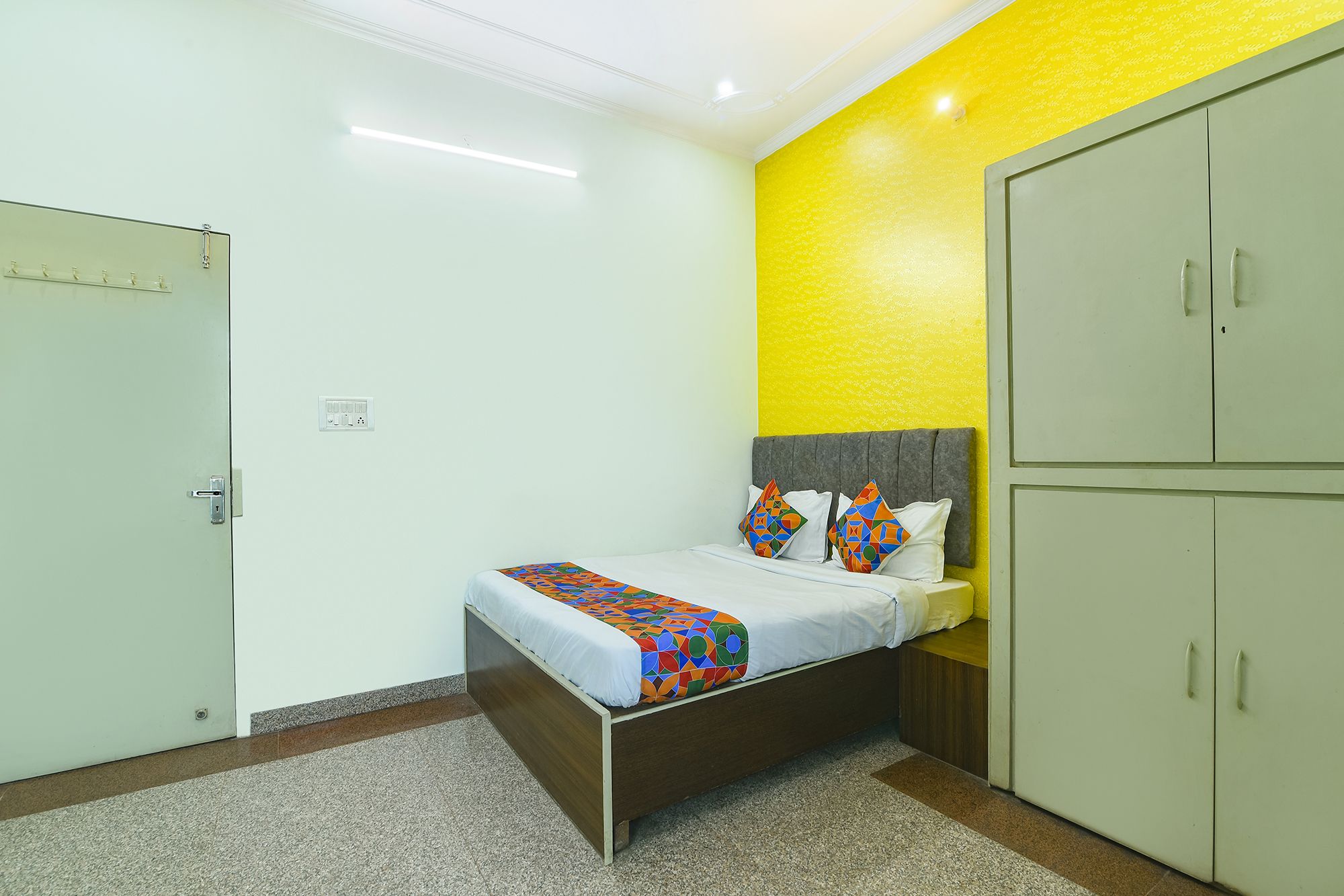 FabHotel Reyansh Deluxe Room 3