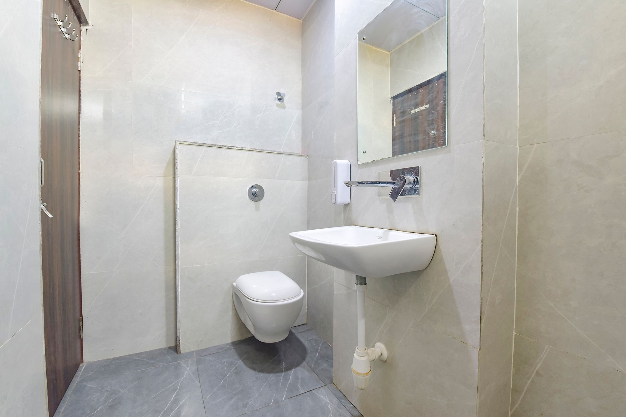 FabHotel Sky Blue Premium Room 4