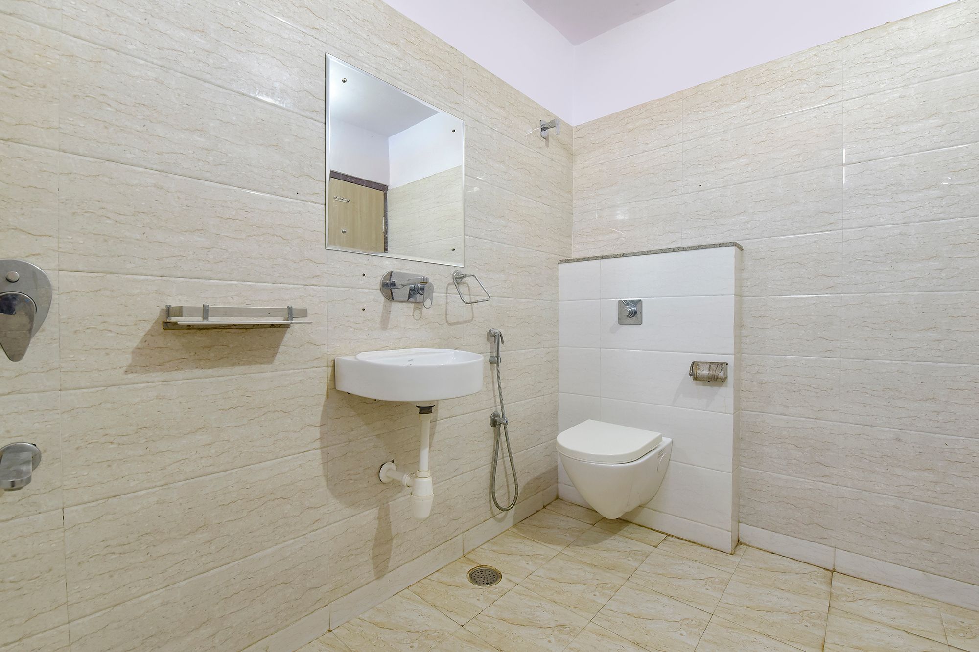 FabHotel Sky Blue Deluxe Room 4