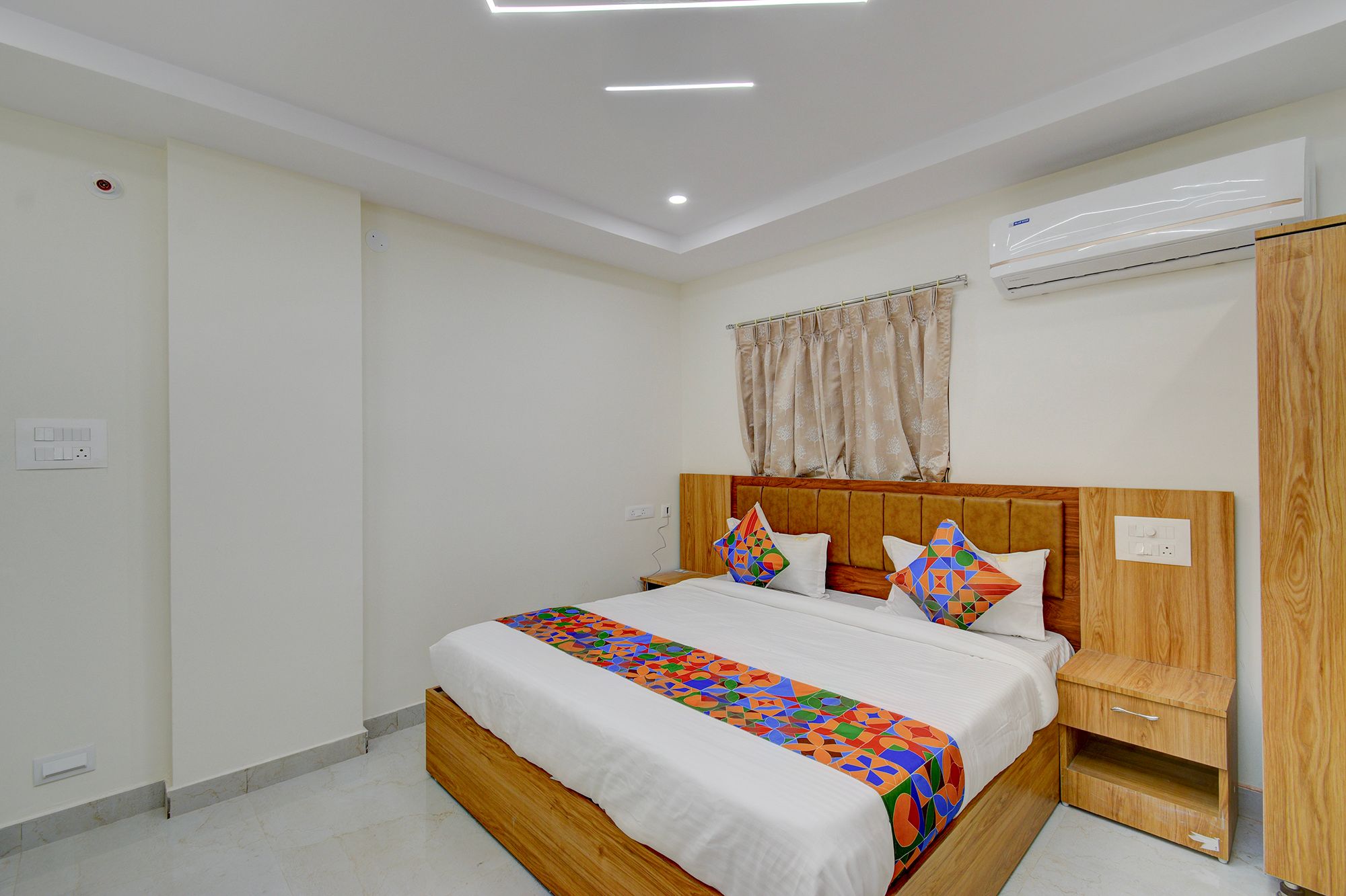 FabHotel Dharani Grand Madhapur Deluxe Room 4
