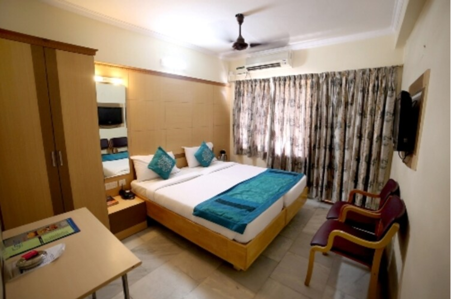 Nayagara Hotel Standard Room with Balcony 2