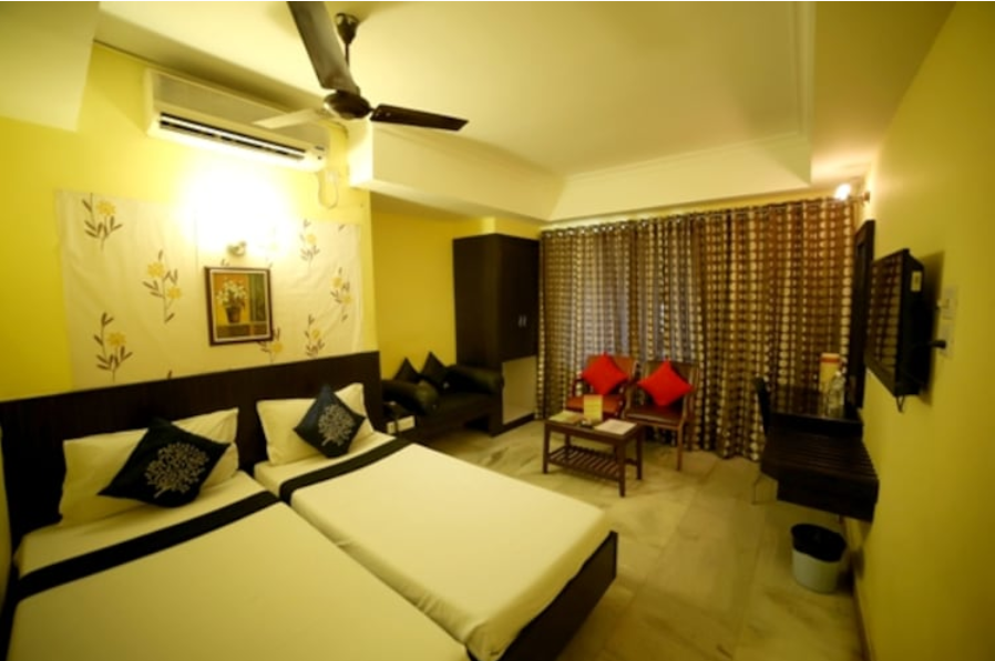 Nayagara Hotel Standard Room with Balcony 9