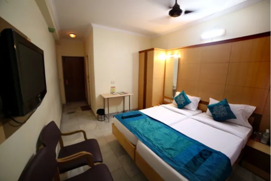 Nayagara Hotel Standard Room with Balcony 5
