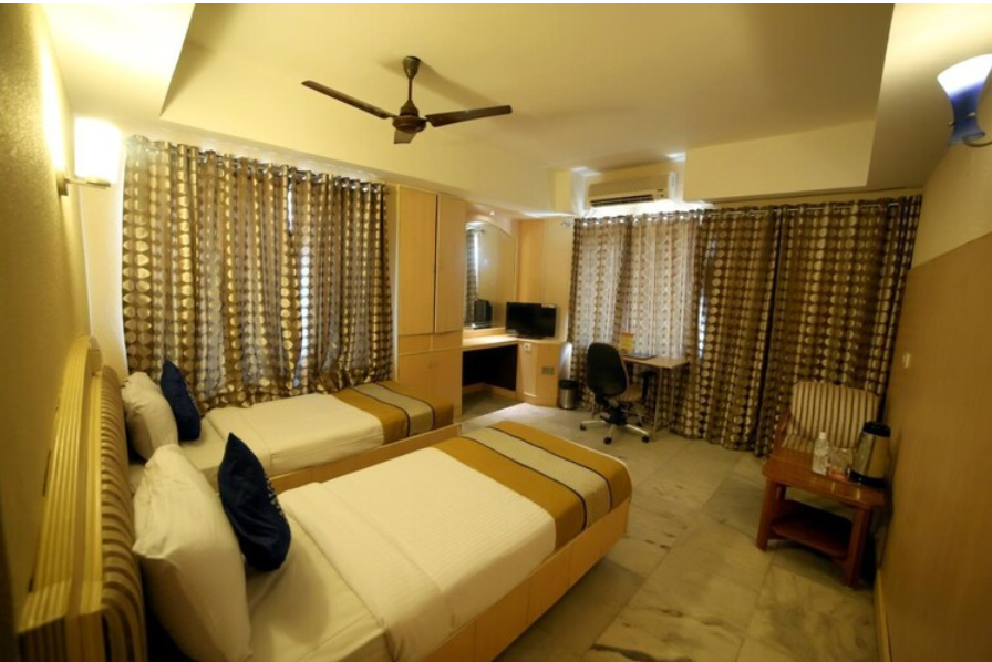 Nayagara Hotel Standard Room with Balcony 10