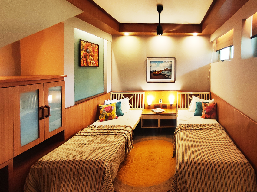 DEN TWIN ROOM