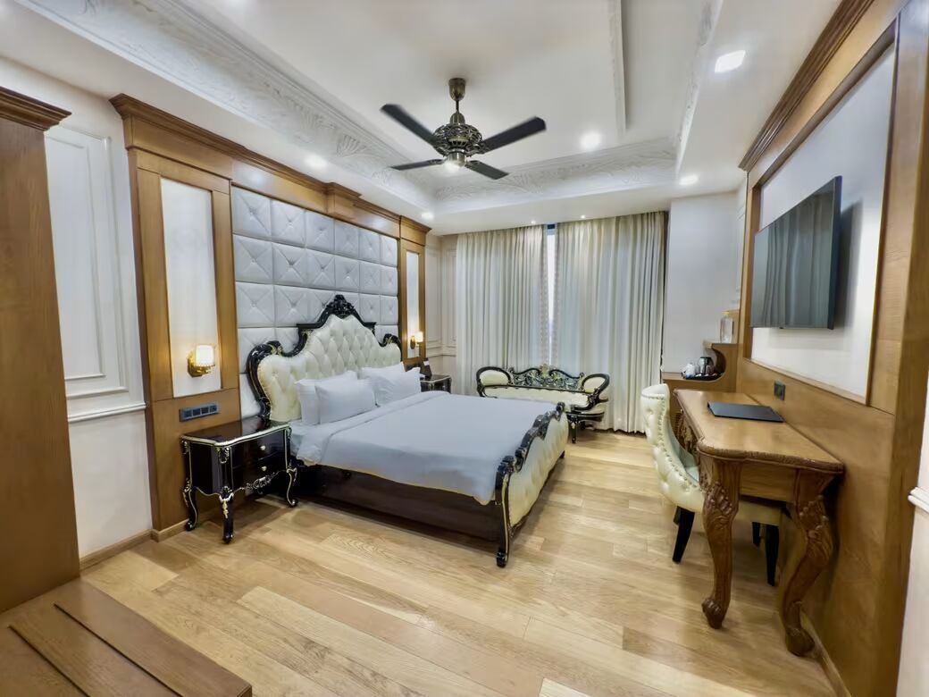 Blueworld Castles, Kanpur Classic Room with King or Twin Bed