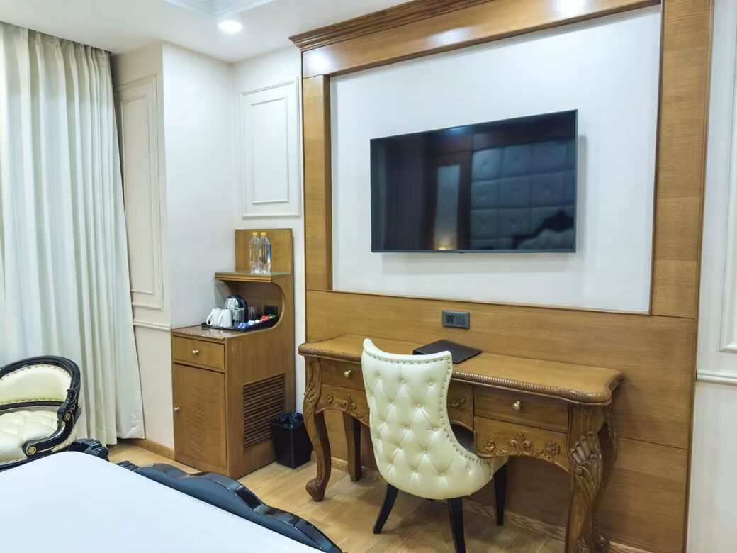 Blueworld Castles, Kanpur Classic Room with King or Twin Bed 3