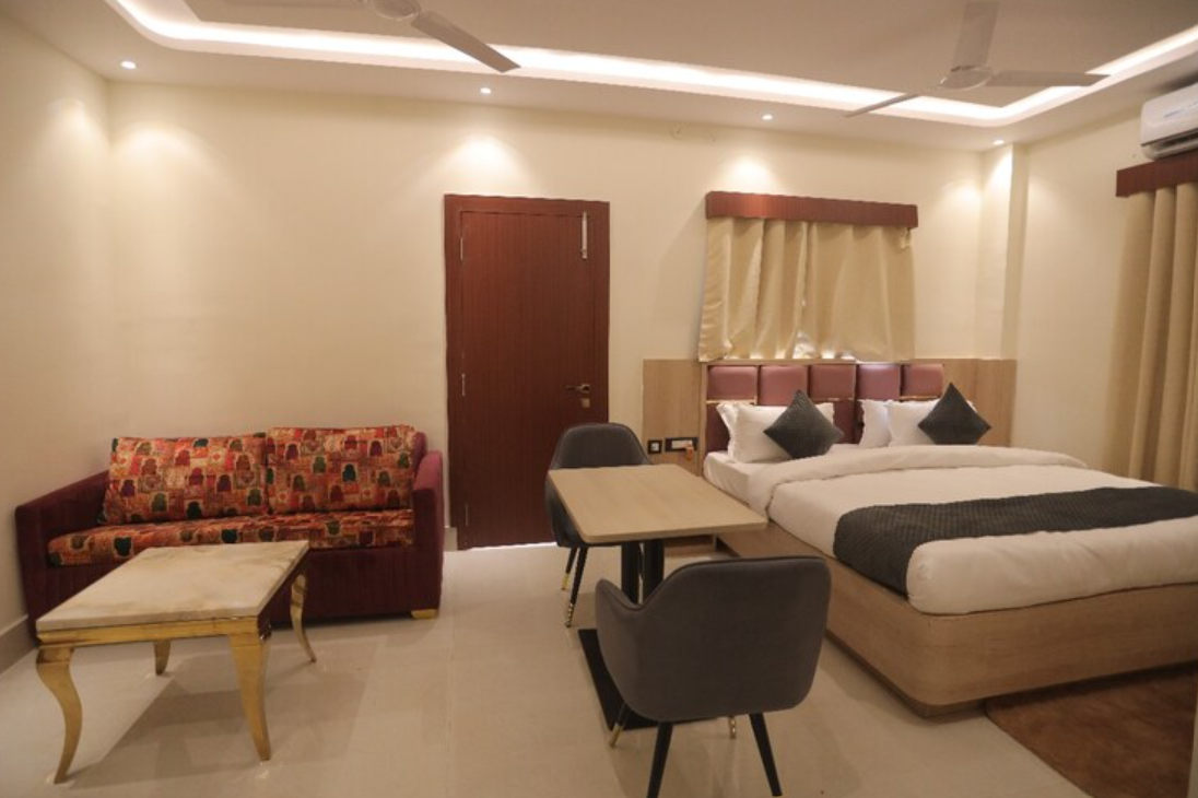 Maharani Club Room with Balcony