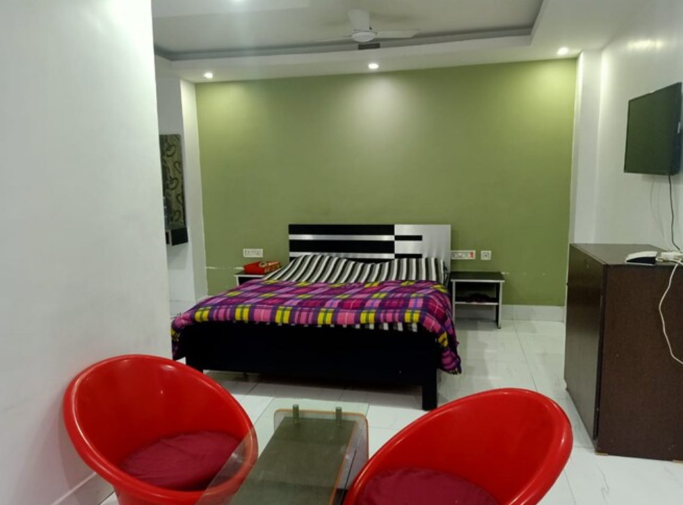 HOTEL PLAZA INN AC DOUBLE BEDROOM 4