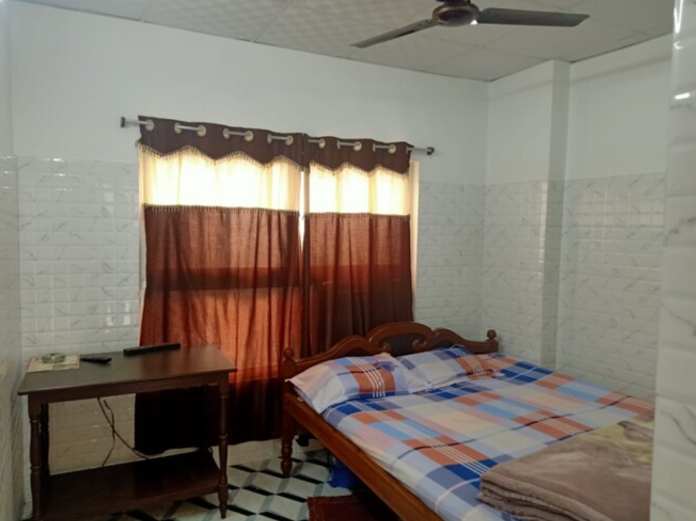 HOTEL PLAZA INN NON AC DOUBLE BED ROOM STANDARD 7