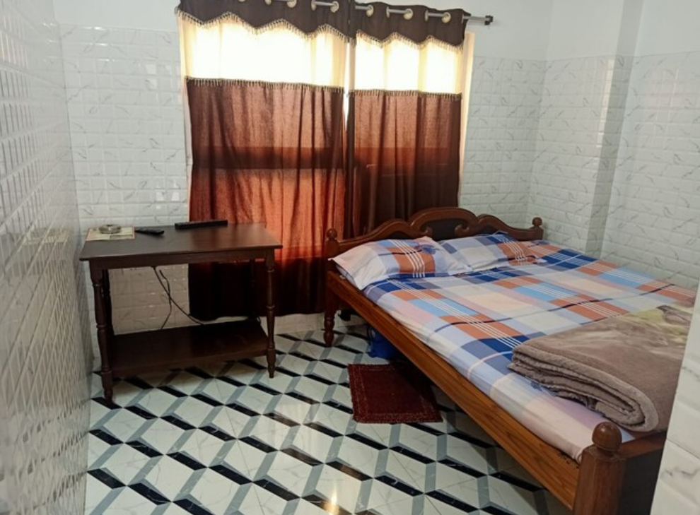 HOTEL PLAZA INN NON AC DOUBLE BED ROOM STANDARD