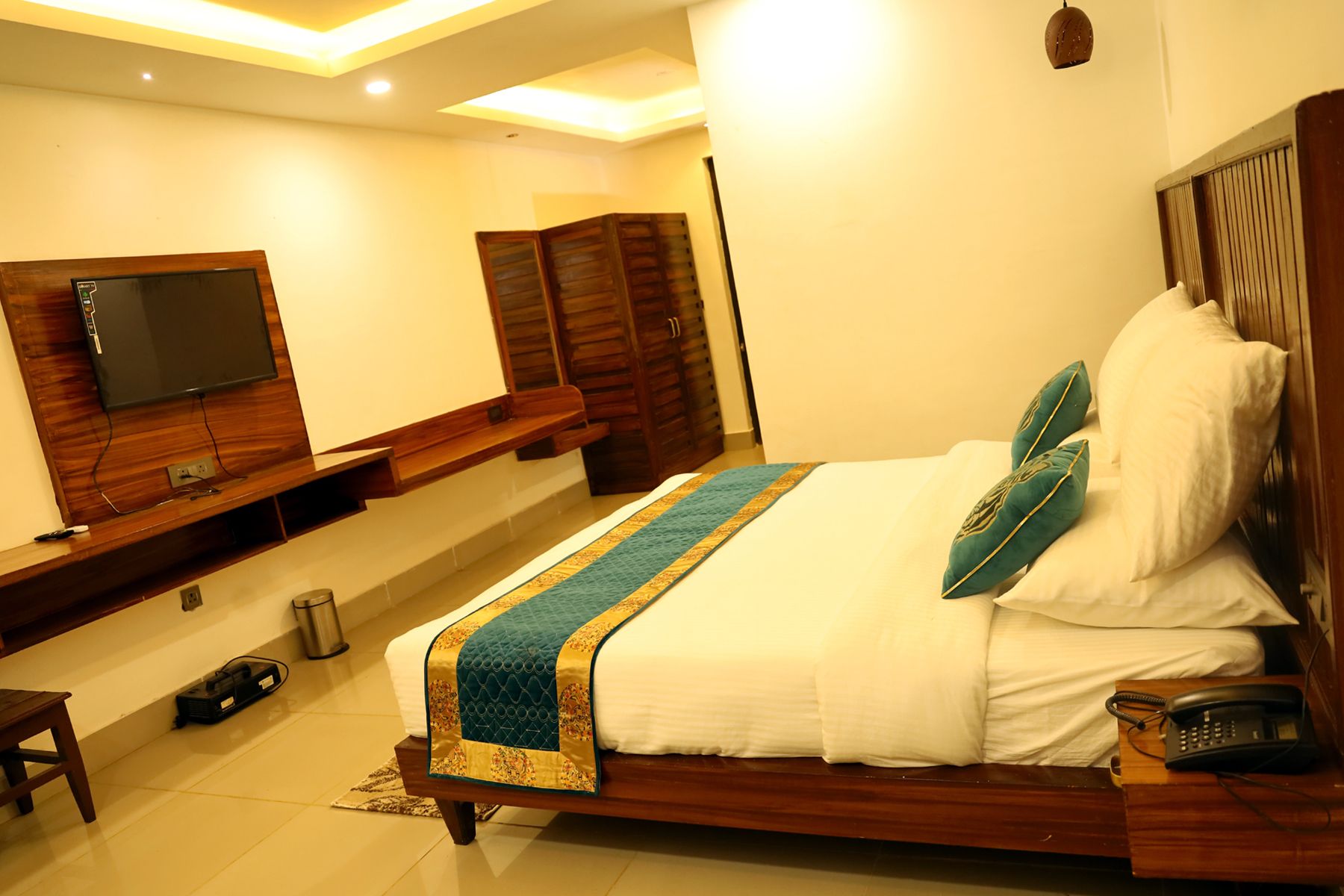 Panna Tiger Resort - Riverside Property Suite Room 12