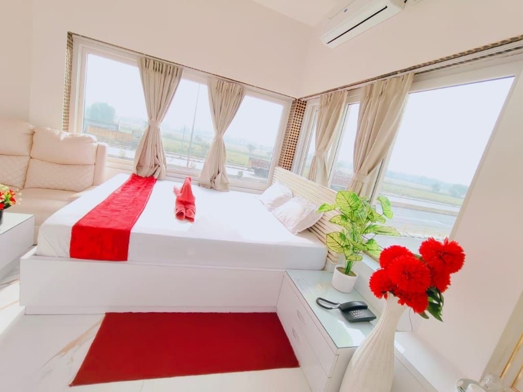 DELUXE PANORAMIC VIEW ROOM 