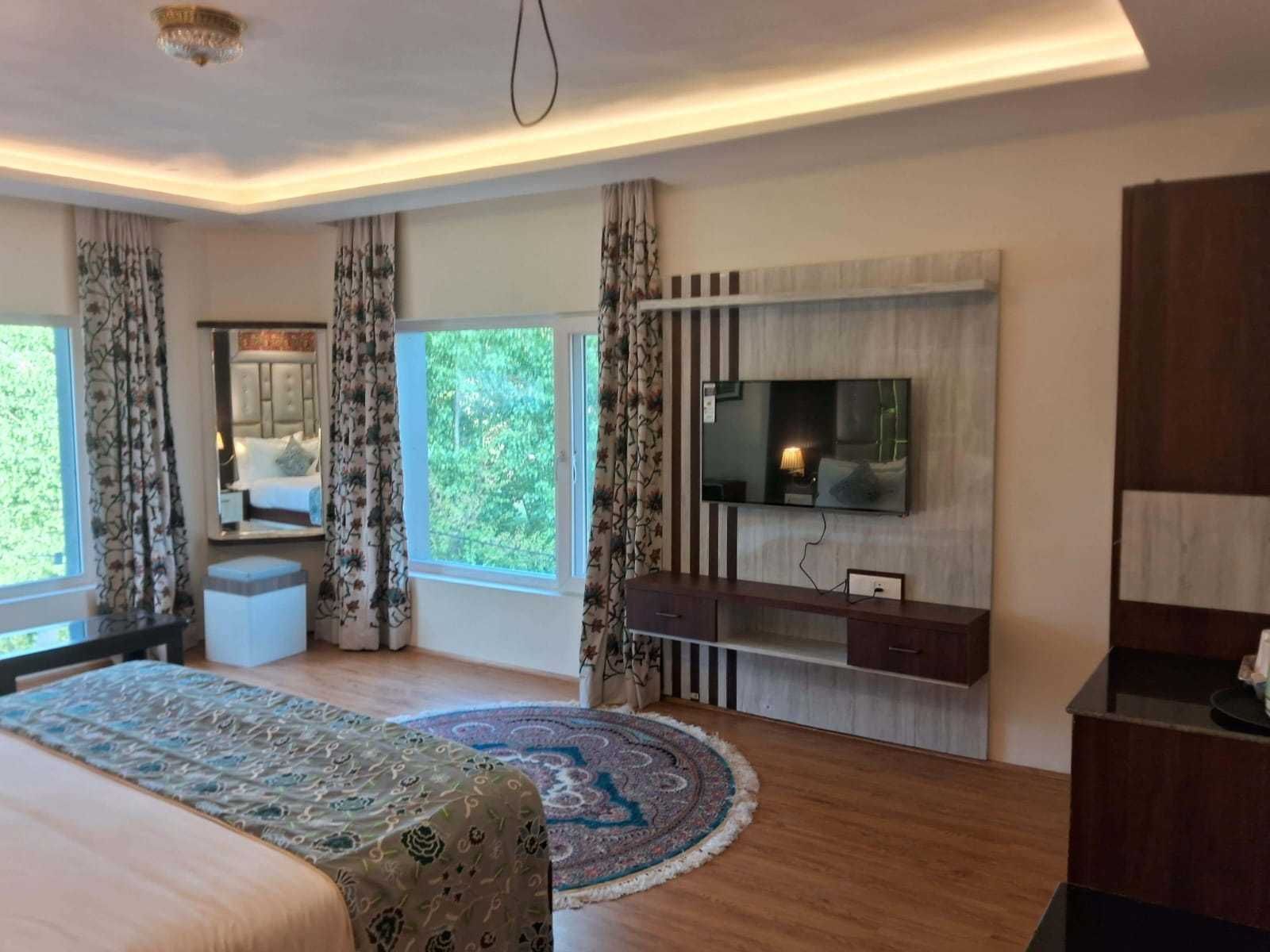 Palette Hotel Cecil Srinagar Premium Room 11