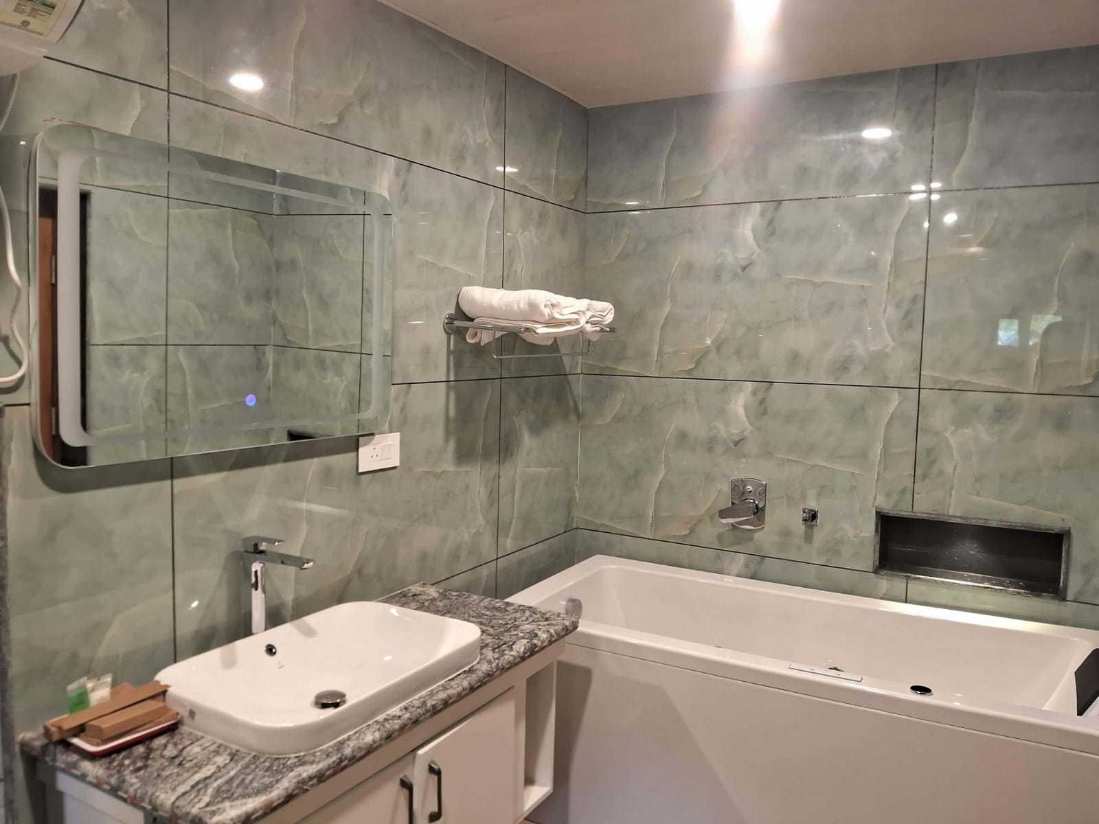 Palette Hotel Cecil Srinagar Premium Room 2