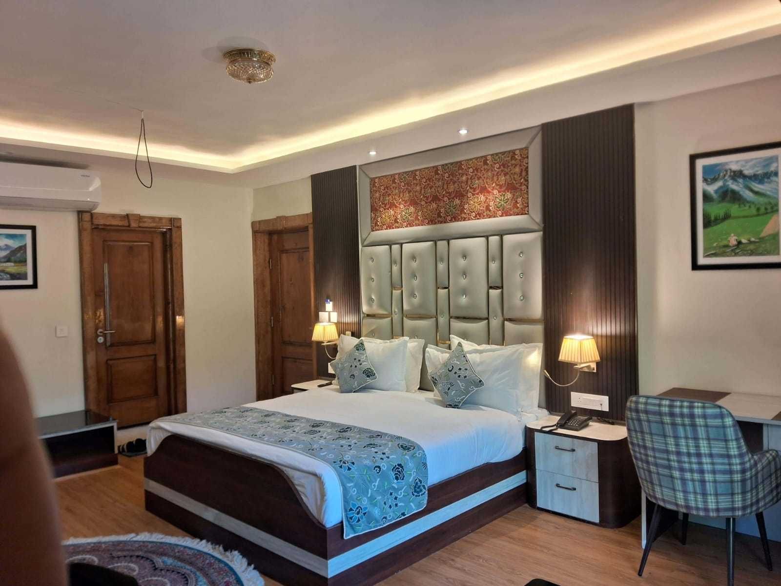 Palette Hotel Cecil Srinagar Premium Room 8