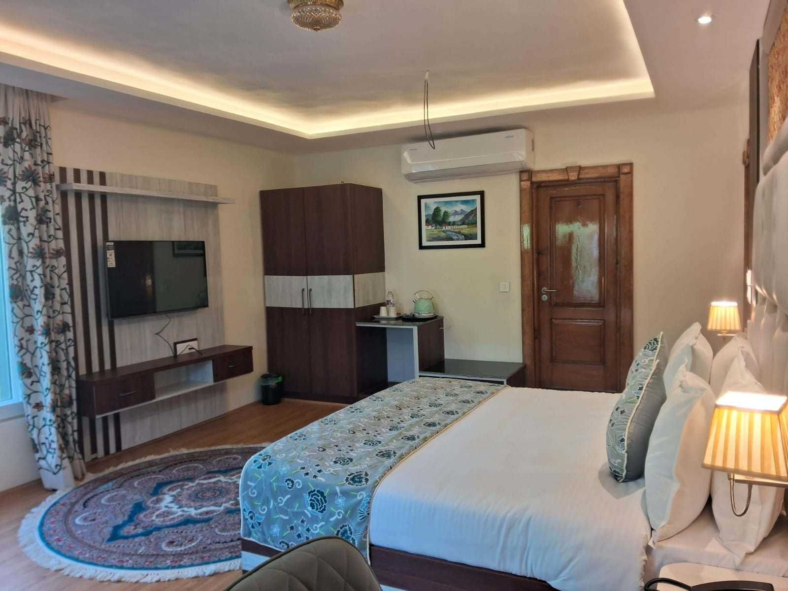 Palette Hotel Cecil Srinagar Premium Room 12
