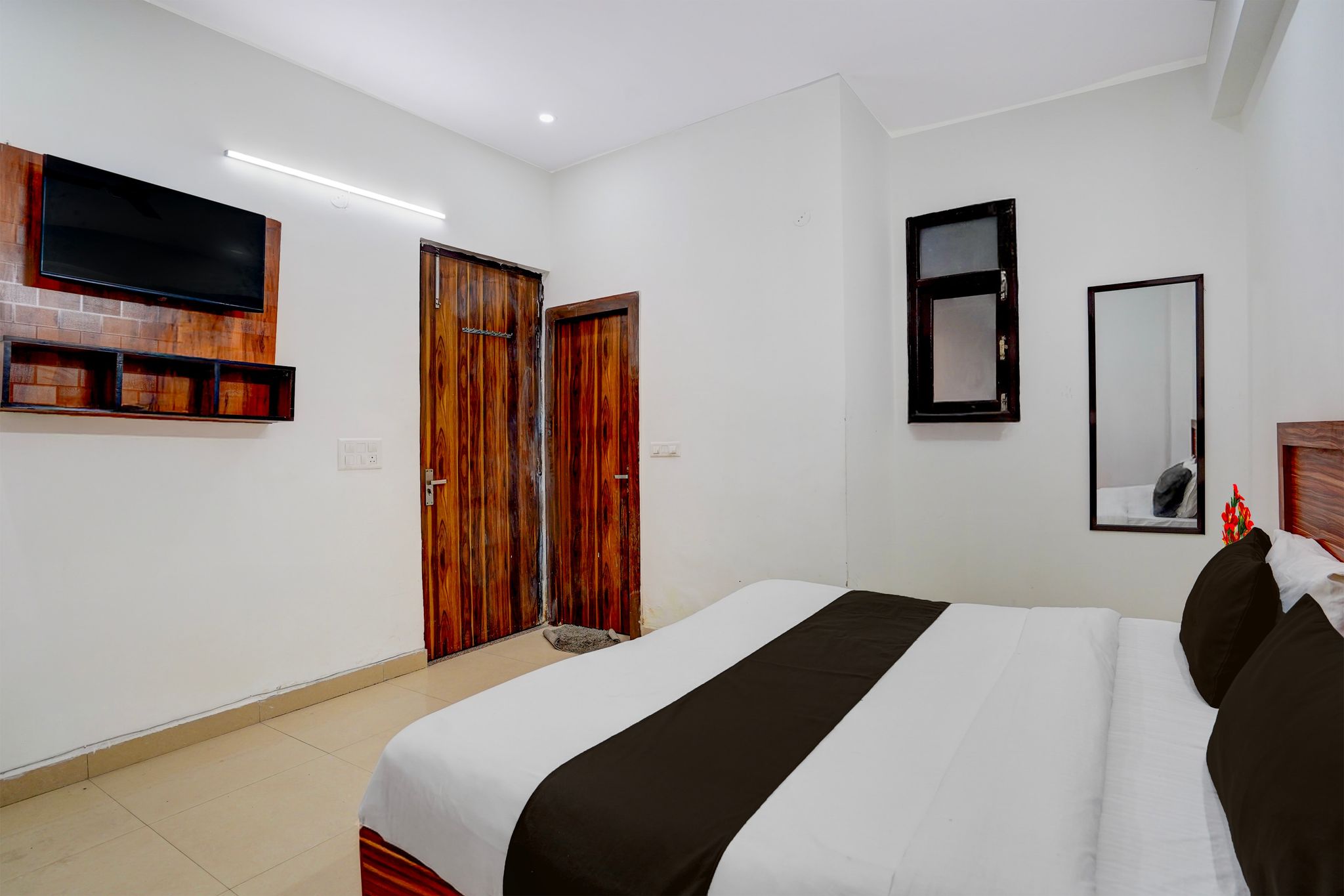 Collection O Noida Sector 52 Metro Station Formerly Hotel Metro View Classic 14